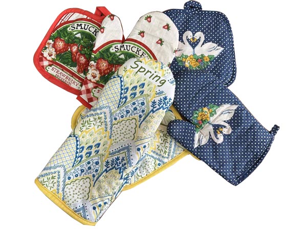 Oven Mitts and pot holders 
